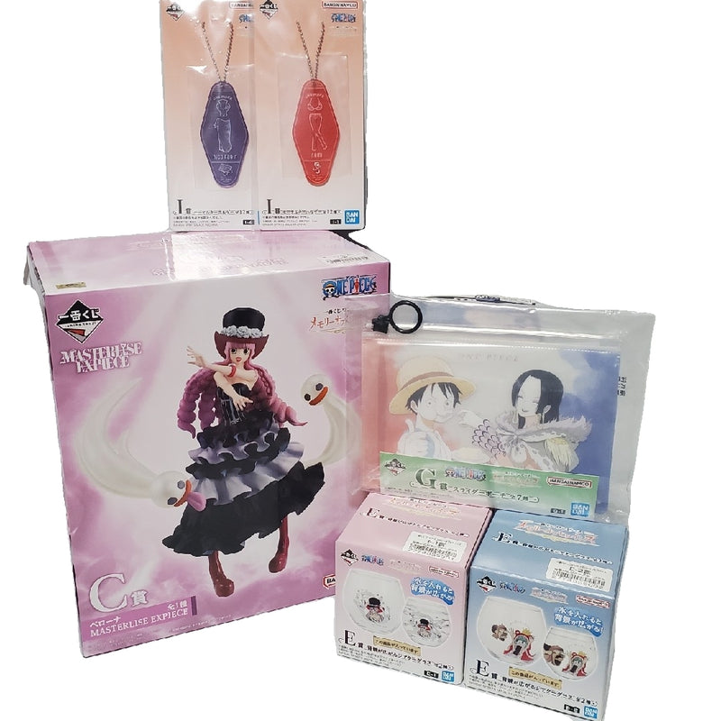 ONE PIECE Perona Figure Glass Keychain Set