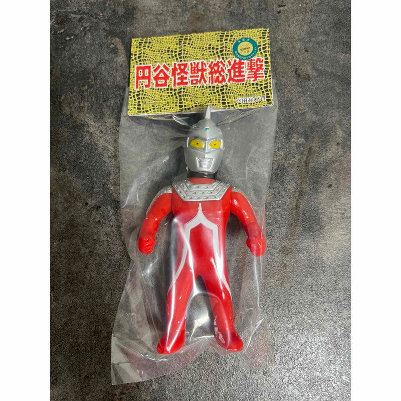 Ultraman Seven Sangatsu Honpo Tsuburaya Monsters All-Out Attack Brand New Unused...