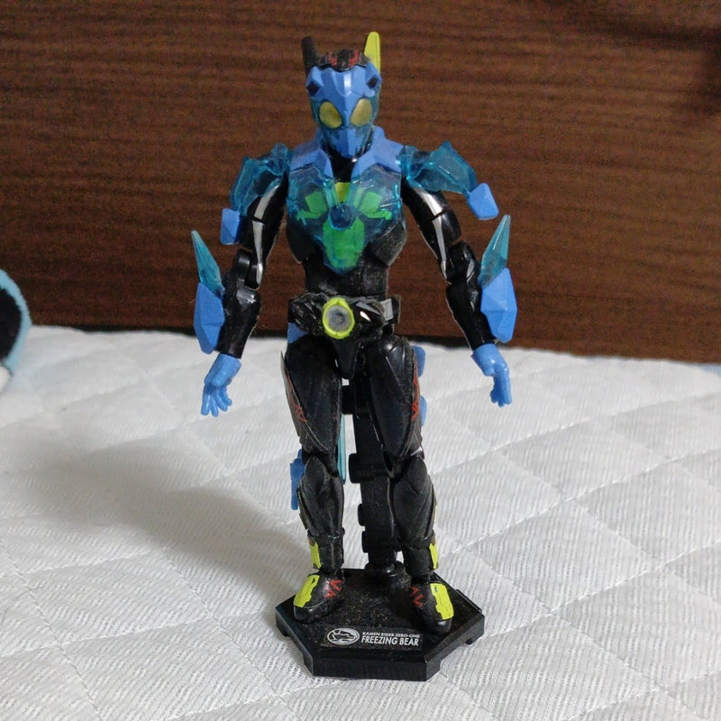 Vintage Kamen Rider Zero-One Freezing Bear So-Do figure (translation error)...