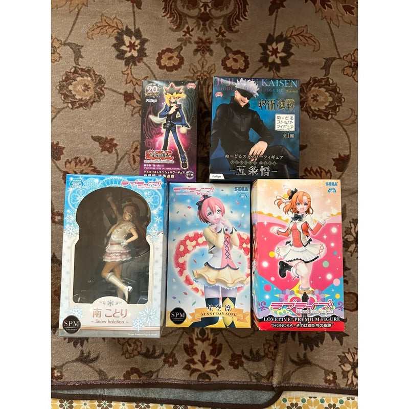 5 figures for sale as a set