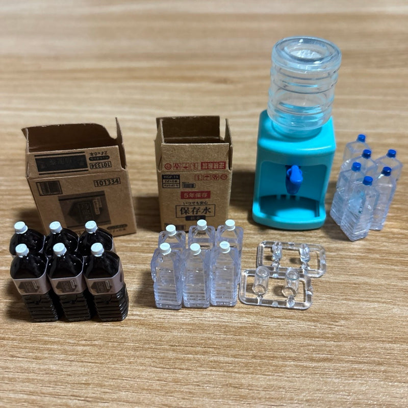 Miniature bottled oolong tea, bottled water