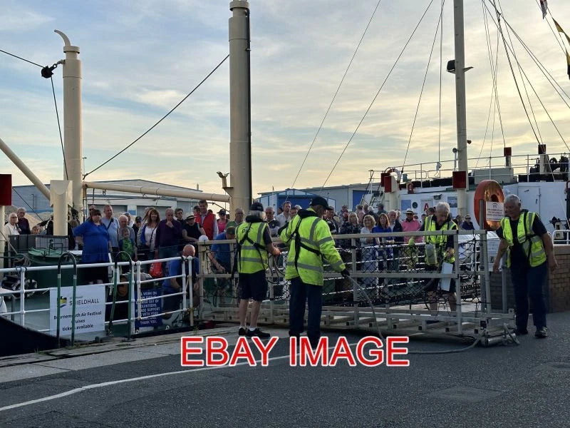 PHOTO  STEAMSHIP SHIELDHALL POOLE  CROWD AWAITING TO BOARD Model