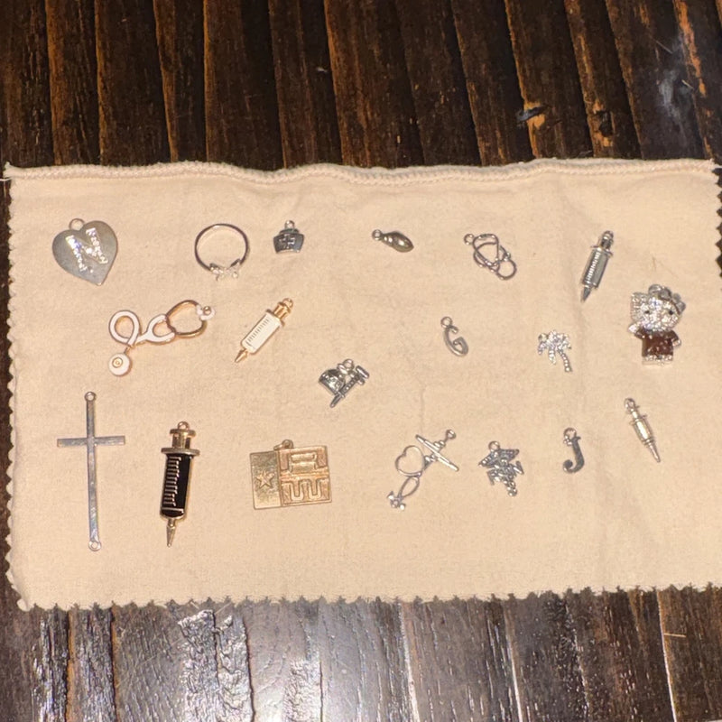 19 pc Mixed Metal Charm Lot Silver/Gold Tone Pendants: Charms