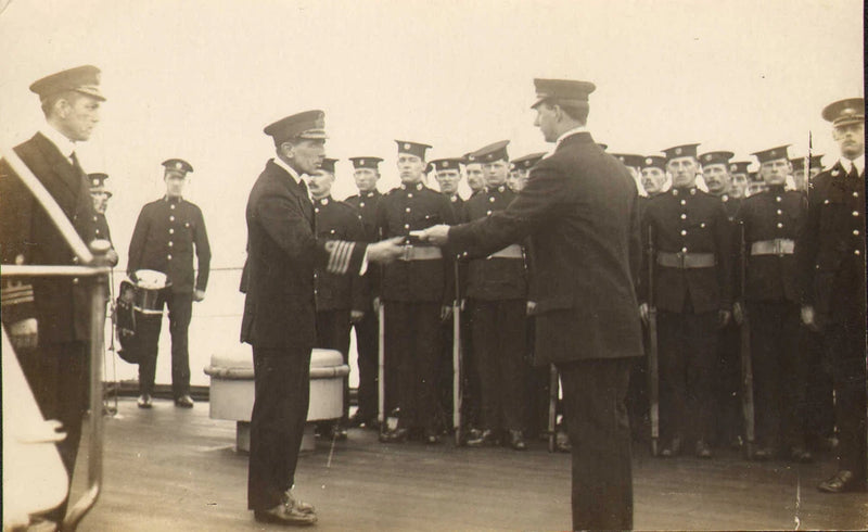 1918 original photo-  admiral roebuck on board king george v with the captain Model