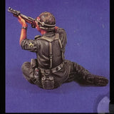 1/35 Resin Figure Vietnam War US Grunt Seated Firing Thumper Unpainted Model