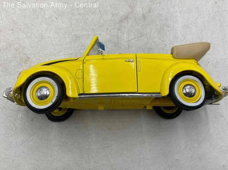 Maisto 1951 Volkswagen Yellow 1:18 Scale Diecast Collectible Model Car Model