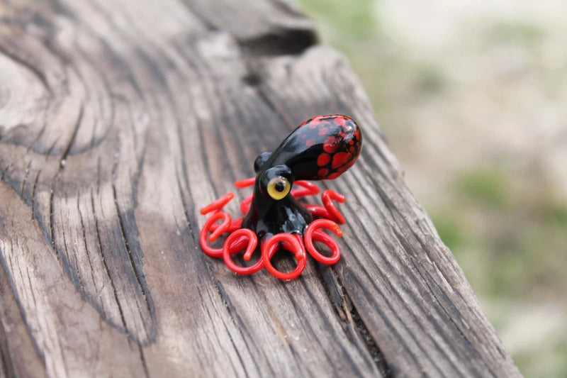 Handmade Glass Octopus Figurine ¨C Black & Red Lampwork Animal ¨C Miniature Sea Model