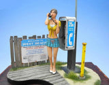 Doozy 1/24 GIRL On Phone Resin Model kit #DZ021 Model