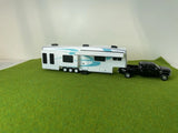 1:87 HO Scale camper kit in white, printed in color, easy assembly, diorama. Model