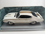 Ertl 1969 Hurst Olds White & Gold 1/18 Scale Diecast American Muscle Model
