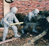 1/35 Resin Figure WWII German Artillery Crew 2 Figures Unassembled Unpainted Model