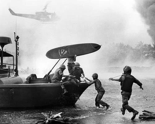 Apocalypse Now 8x10 Promotional Photo Kilgore surf board scene Model