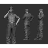 1/35 Resin Figure WWII German Tank Mechanic 2 Figures Unassembled Unpainted Model