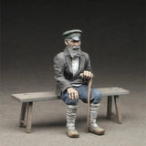 1/35 Resin Figure Model Kit Statue Old Man Inclusion Bench Unassembled Unpainted Model