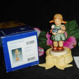 HUMMEL FIGURE SLEEPY DOLL #2009 w/SPEC DOLLY BACKSTAMP + YELLOW BOW BASE/DISPLAY Model