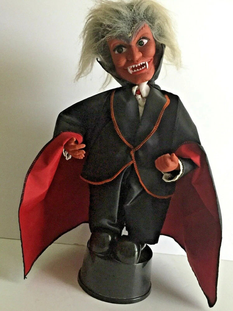 1988 Dracula Halloween Caped Scary Monster Figurine DISPLAY ONLY DOES NOT WORK Model