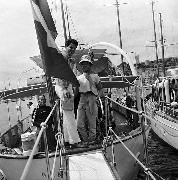 Cannes France Singer Eddie Fisher bride Elizabeth Taylor board the- Old Photo Model