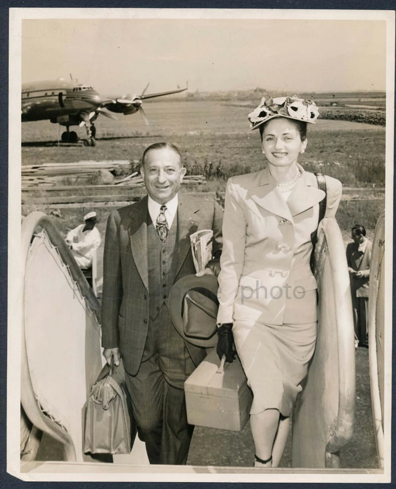 1946 Photo Well Dressed Couple Board Commercial Airplane by Irving Kaufman Model