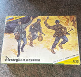 Zvezda 1:35 German Infantry Plastic Figure Model Kit, Militaria Theme - Russia Model