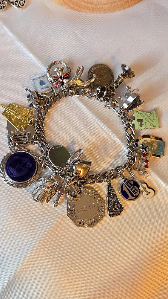 Vintage Wells Sterling Silver Charm Bracelet 25+ Charms 66.5g Christian Musical Charms
