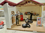 Multi use Building Kit 'Auto Shop' or 'Coffee  House' includes Acces 1:18 Scale Model