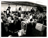 LD297 1982 Orig Photo DINNER IS SERVED ECONOMY CLASS ON BOARD QANTAS 747B PLANE Model