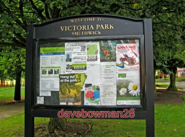 PHOTO  VICTORIA PARK NOTICE BOARD LOCATED NEAR THE ENTRANCE FROM THE HIGH STREET Model