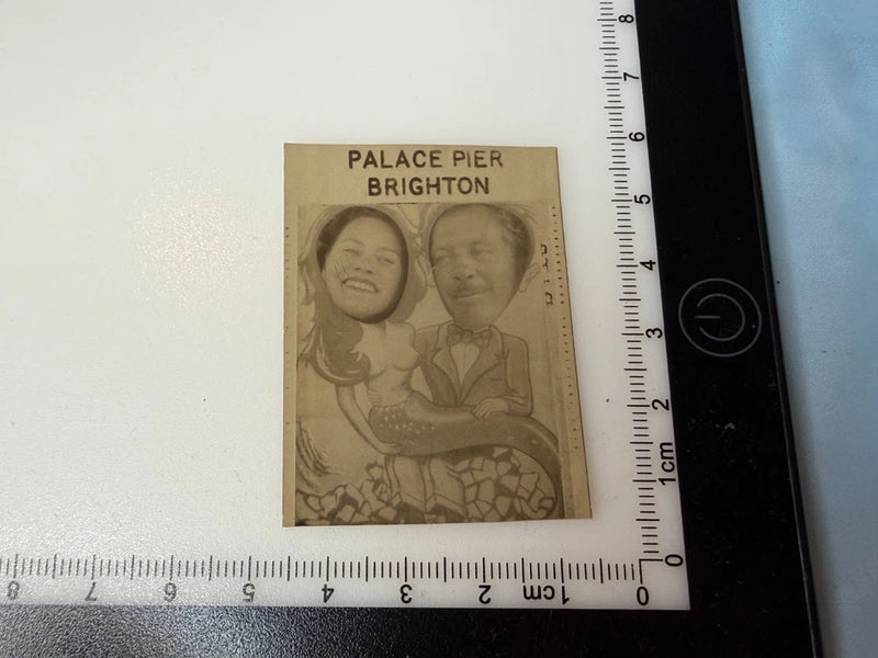 VINTAGE PHOTO BRIGHTON PALACE PIER FUNNY IMAGE BOARD COUPLE  SATIRE PHOTO Model
