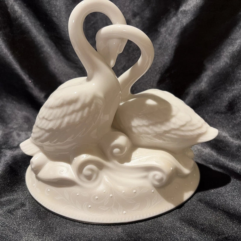 Lenox Opal Innocence Wedding Promises Swans Porcelain Figurine Cake Topper Model