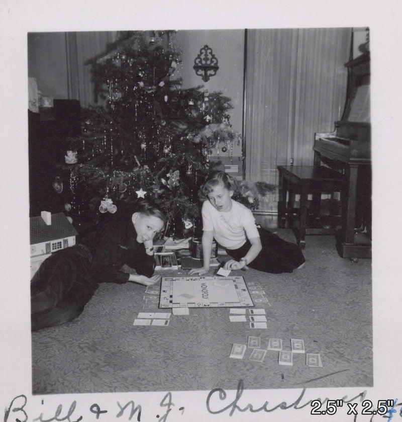1948 Christmas Monopoly Board Game Tree Piano Kids Playing SMALL VINTAGE PHOTO Model