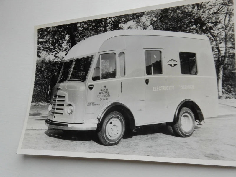 NORTH WESTERN ELECTRICITY BOARD VAN      MANUFACTURERS   PHOTO 10//15 CM L Model