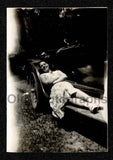 WOMAN LADY RELAXING LAYING ON CAR'S RUNNING BOARD OLD/VINTAGE PHOTO- G586 Model