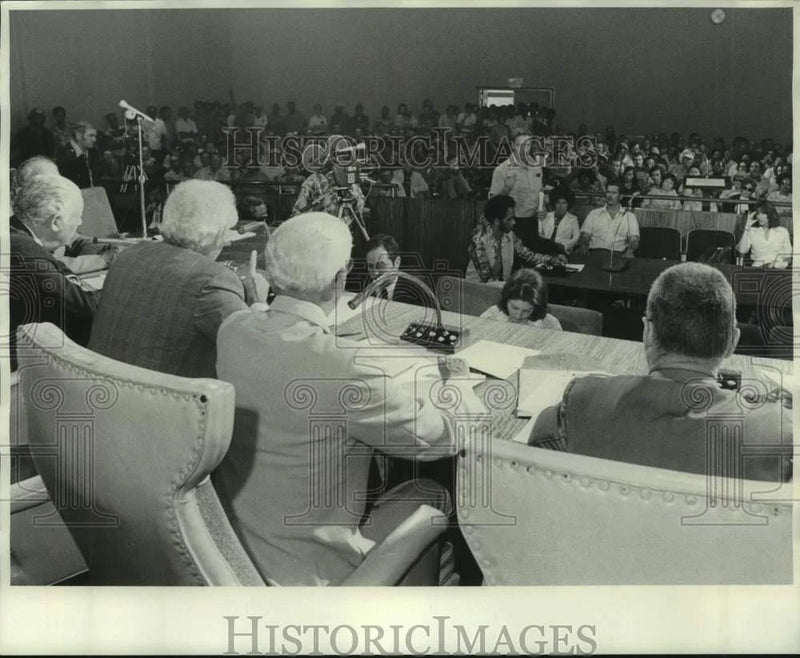 1976 Press Photo Sewerage and Water Board meeting - noc37852 Model