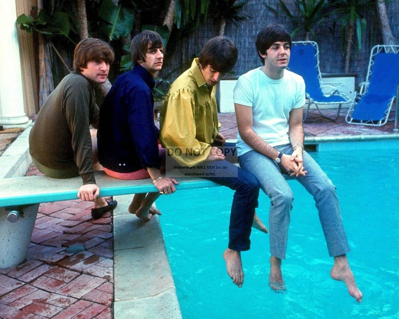 THE BEATLES SITTING ON SWIMMING POOL DIVING BOARD  8X10 PUBLICITY PHOTO (ZZ-835) Model