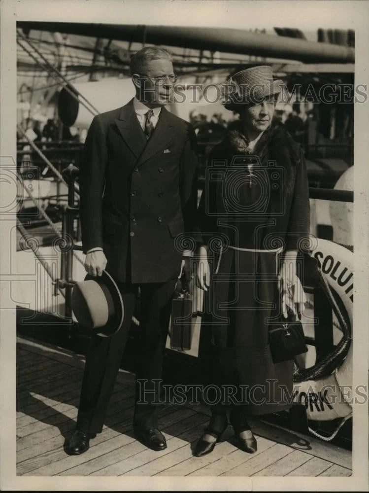 1922 Press Photo Mr & Mrs HJ Lane VP Shipping Board London On Board Resolute Model