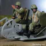 1/35 Resin Model Kit Vietnam War UH1-HUEY Pilot 2 Figures Unassembled Unpainted Model