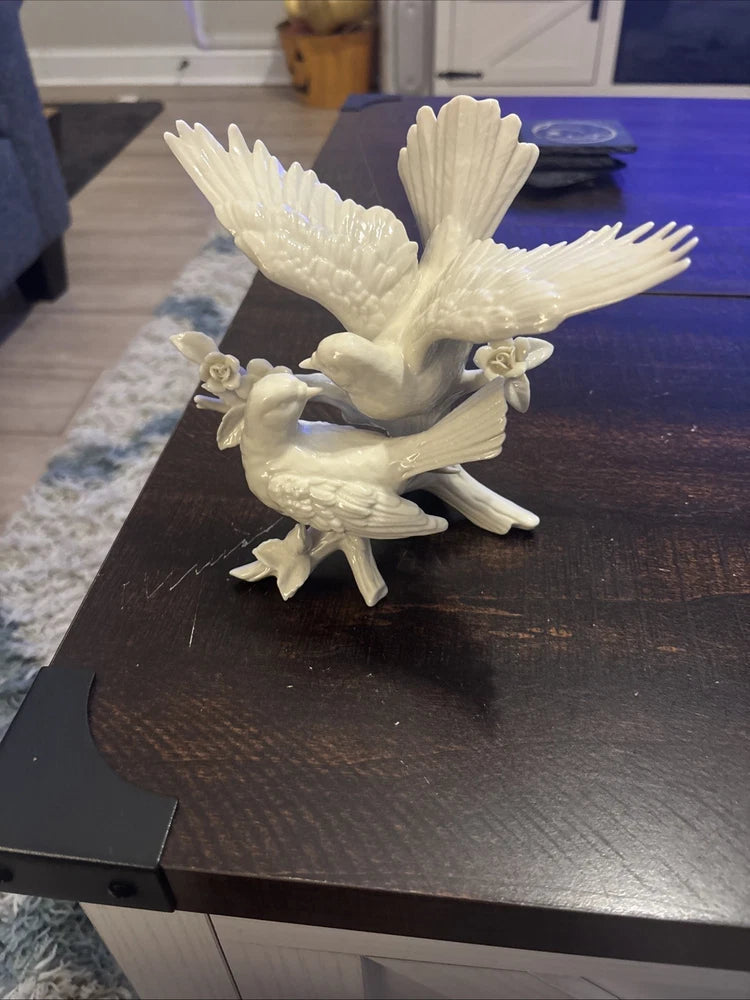 2003 Wilton Two Doves White  wedding cake topper Keepsake Display Model