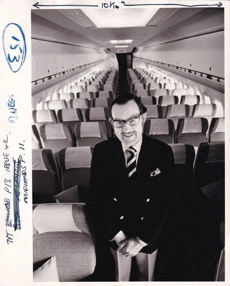 Original Press Photo Whickers World Alan Whicker on board an Aircraft 1970s Model