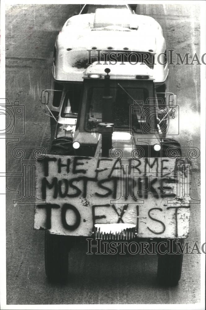LARGE 1978 Press Photo Farmers Demonstrate Board Trade Daley Center - SSA08223 Model