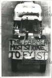LARGE 1978 Press Photo Farmers Demonstrate Board Trade Daley Center - SSA08223 Model