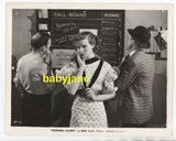 KATHARINE HEPBURN ORIGINAL 8X10 PHOTO ACTRESS AT CALL BOARD 1933 MORNING GLORY Model