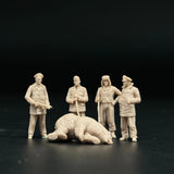 1/72 Scale Model WWII SAILORS AND POLAR BEAR Figures Unpainted Military Diorama Model