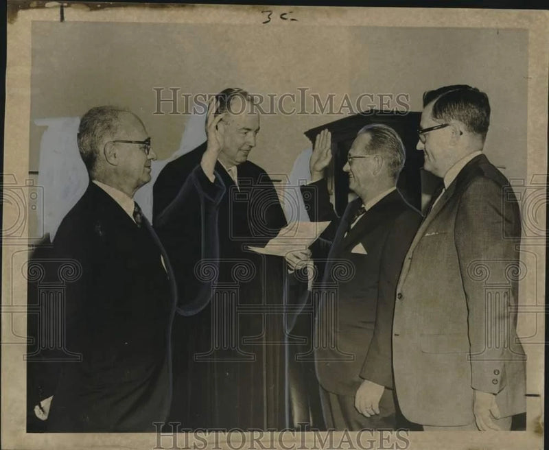 1969 Press Photo National Labor Relations Board regional director oath taking Model