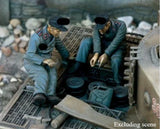 1/35 Resin Model Kit Tiger Crew Engine Repair 2 Figures Unassembled Unpainted Model