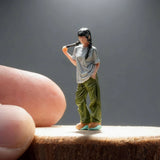 1/64 Miniature Female Figurine Display Piece 1:64 Female Figure Model