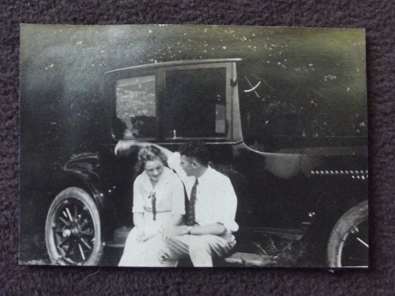 COUPLE SITTING ON CAR RUNNING BOARD, MAN PUTTING ARM AROUND HER - Vtg 1919 PHOTO Model
