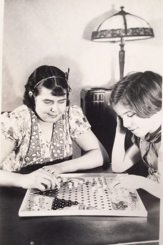 Vintage 1939 PHOTO mother & daughter play chinese checkers board game Model
