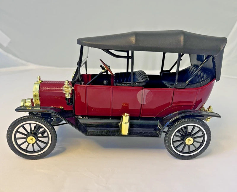 RARE Universal Hobbies RED Ford Model T Diecast 1:18 Car Model