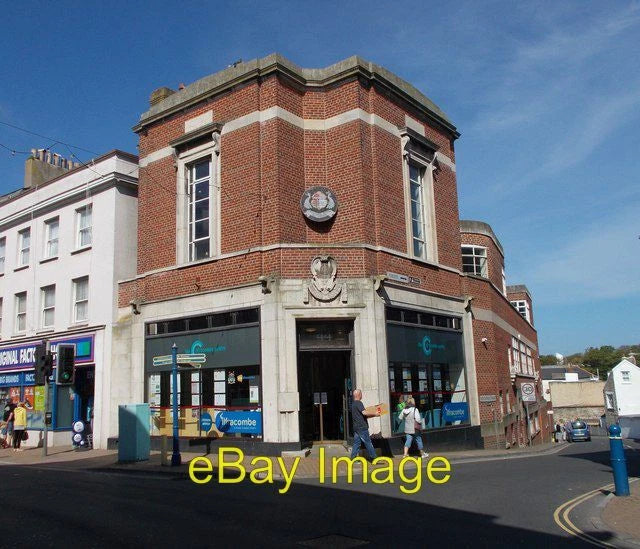 Photo 6x4 Ilfracombe Centre - High Street Formerly owned by the Gas Board c2017 Model
