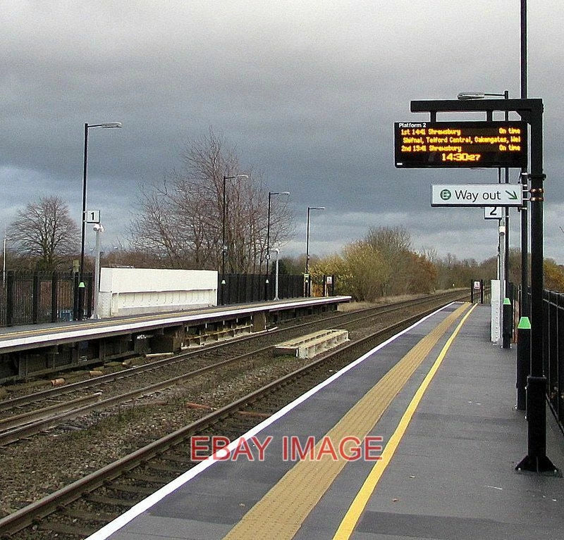 PHOTO  ELECTRONIC DISPLAY BOARD PLATFORM 2 COSFORD RAILWAY STATION AT 14:30:27 O Model